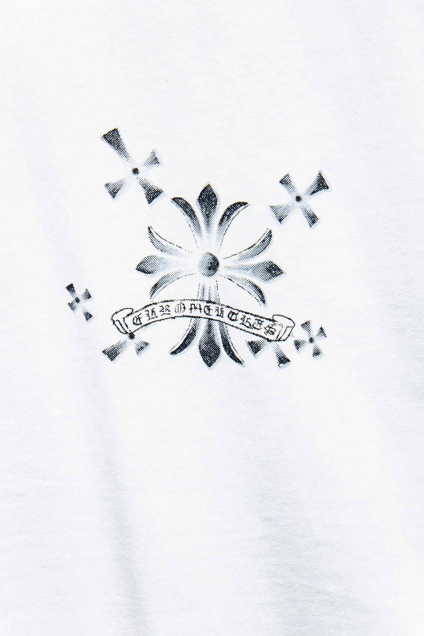 🅿️180 Style No.: 7058# Chrome hearts• 25ss ⚠YB custom-woven and custom-dyed fabric, color, printing, version, accessories. The fabric is woven by imported machines. The uniqueness of the cloth texture creates a perfect ready-made effect. The fabric is made of 260-gram clean cloth with 320-gram 1*1 rib. 4-color environmentally friendly custom-dyed fabric, and the threads are in the same cylinder without color difference.  Gradient graffiti on garments, hand-made graffiti technology on garments, the details of the collar, pockets, cuffs, and front and rear threads are clearly visible. The printing uses Japanese BROTHER white ink digital direct-injection garment printing. This model is a global limited edition. In order to present a product like a work of art, after a long period of repeated determination of details, a very high-standard garment is presented. The front chest is made of direct-injection printing environmentally friendly glue material, using a mechanized printing process. Mechanical printing has high precision, the positioning accuracy can reach ±0.02mm, and the quality is stable.   The body is treated with graffiti elements, which greatly increases the interest of the clothing; it has a unique visual effect. The special washing effect creates a unique aged effect.  Croix Heart Short Sleeve must be the first short-sleeved piece in spring and summer that blurs the boundaries of unisex style. It has a classic dropped shoulder oversize version and a loose and casual upper body.  Color: Black White Size: S M L XL